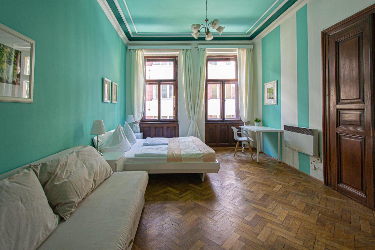 For Celebrations Spacious 3Bdr Apartment With Balcony ปราก ภายนอก รูปภาพ