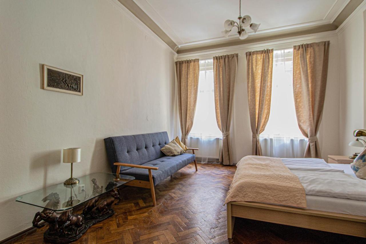 For Celebrations Spacious 3Bdr Apartment With Balcony ปราก ภายนอก รูปภาพ