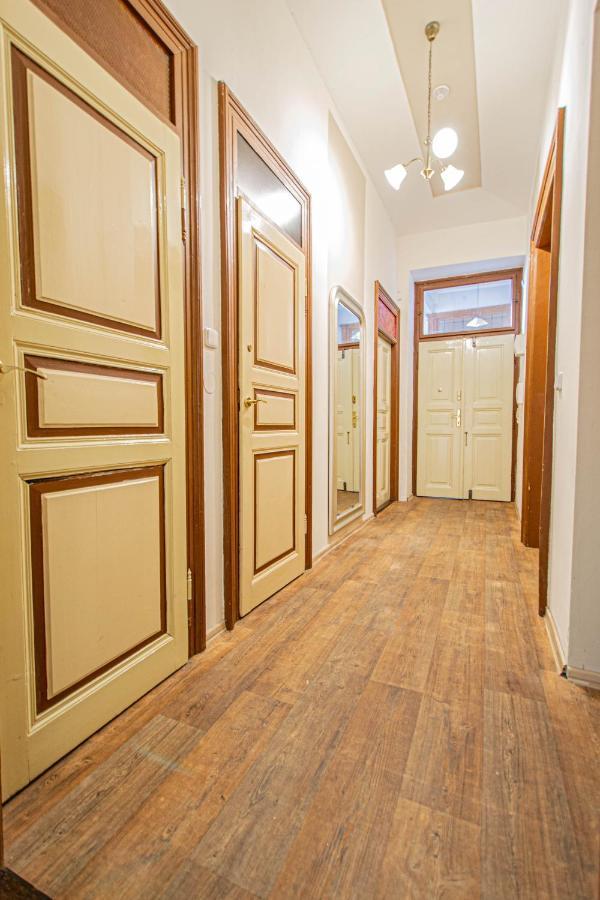 For Celebrations Spacious 3Bdr Apartment With Balcony ปราก ภายนอก รูปภาพ