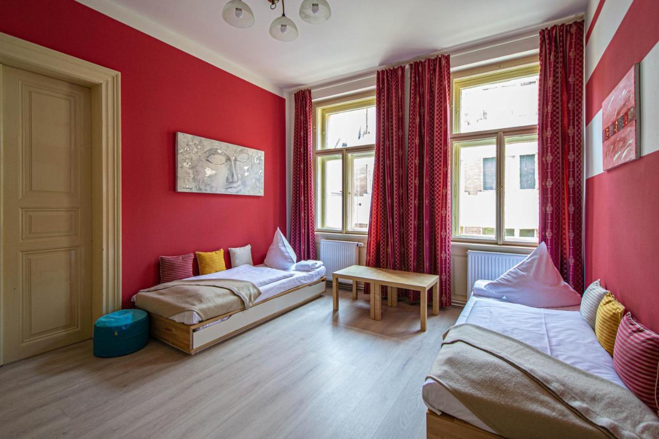For Celebrations Spacious 3Bdr Apartment With Balcony ปราก ภายนอก รูปภาพ