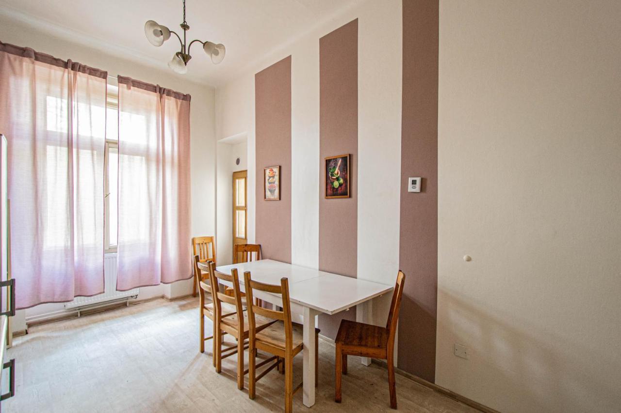 For Celebrations Spacious 3Bdr Apartment With Balcony ปราก ภายนอก รูปภาพ