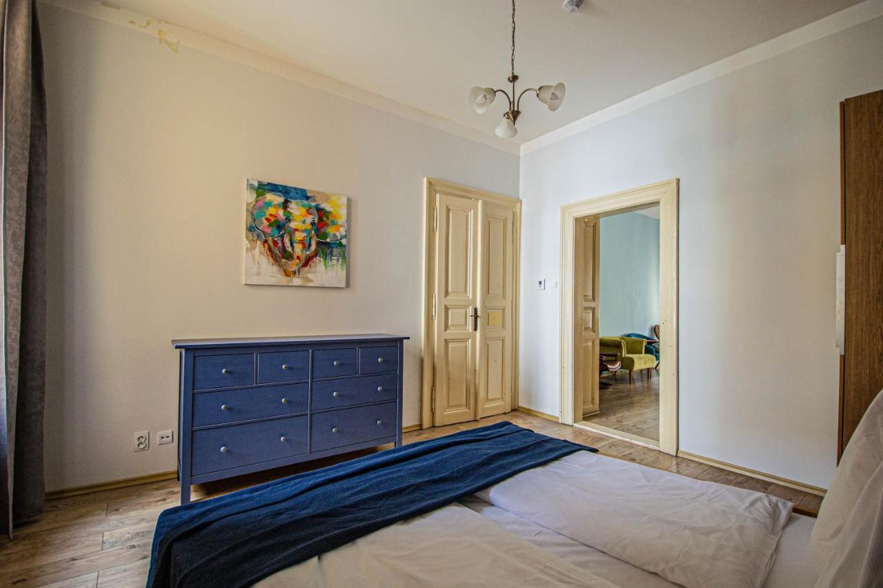 For Celebrations Spacious 3Bdr Apartment With Balcony ปราก ภายนอก รูปภาพ