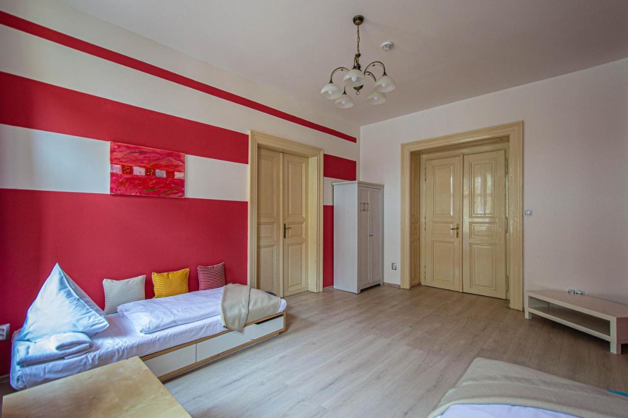 For Celebrations Spacious 3Bdr Apartment With Balcony ปราก ภายนอก รูปภาพ