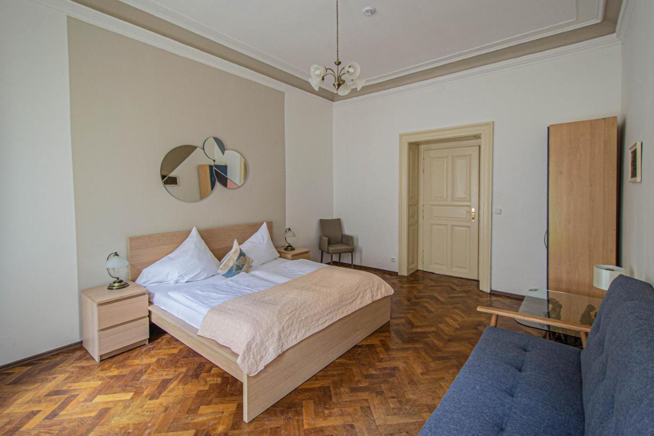 For Celebrations Spacious 3Bdr Apartment With Balcony ปราก ภายนอก รูปภาพ