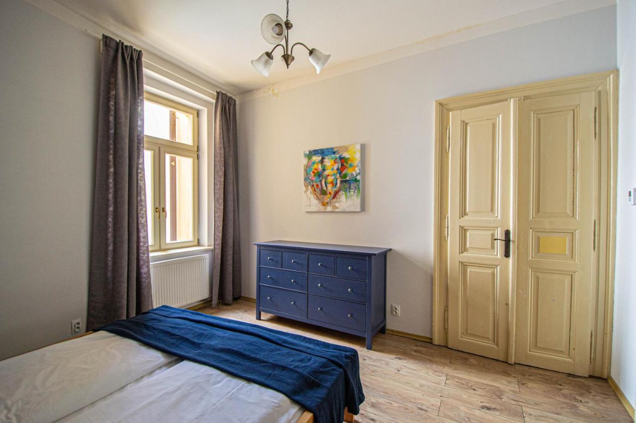 For Celebrations Spacious 3Bdr Apartment With Balcony ปราก ภายนอก รูปภาพ