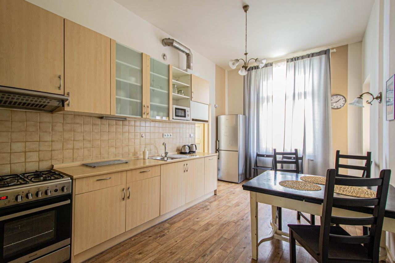 For Celebrations Spacious 3Bdr Apartment With Balcony ปราก ภายนอก รูปภาพ