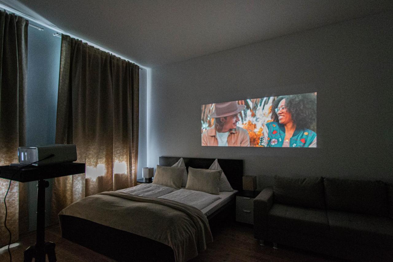 For Celebrations Spacious 3Bdr Apartment With Balcony ปราก ภายนอก รูปภาพ