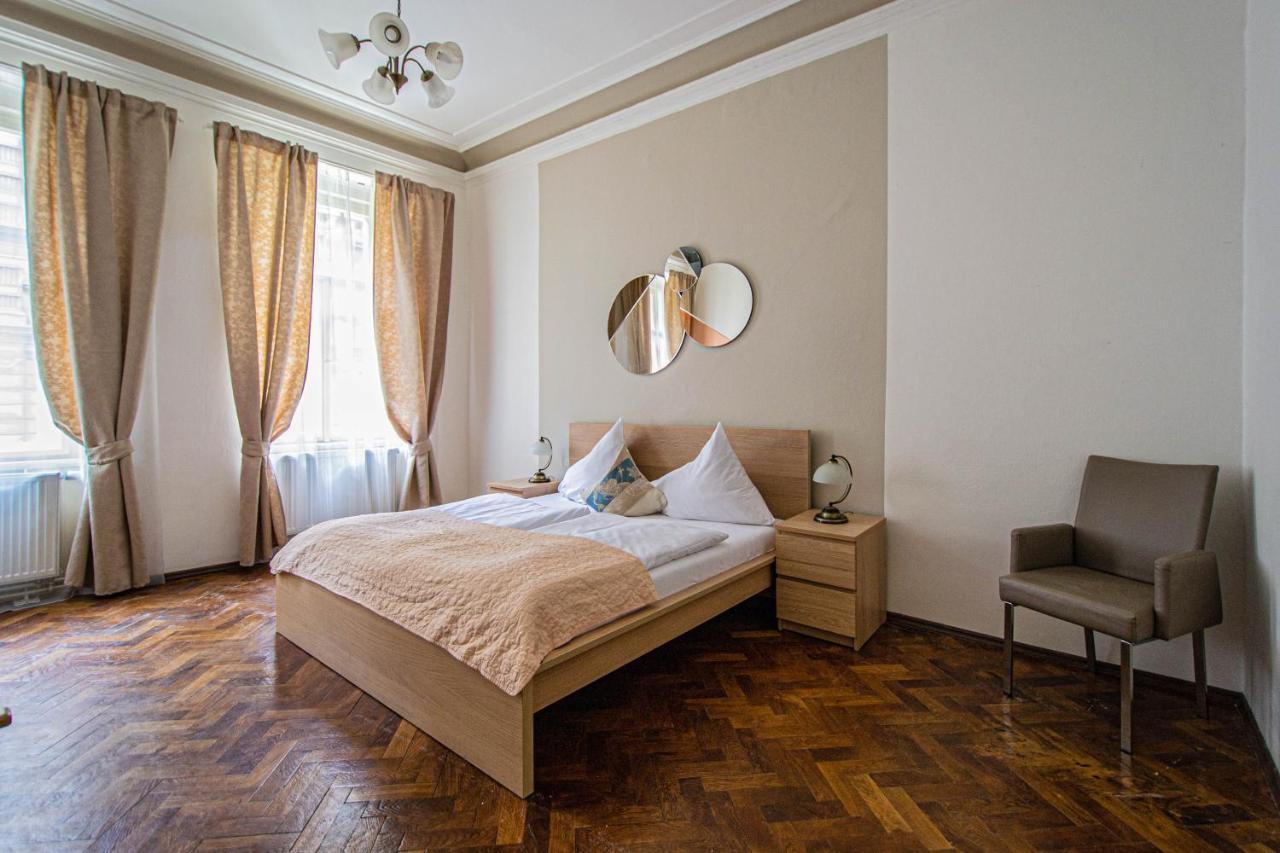 For Celebrations Spacious 3Bdr Apartment With Balcony ปราก ภายนอก รูปภาพ
