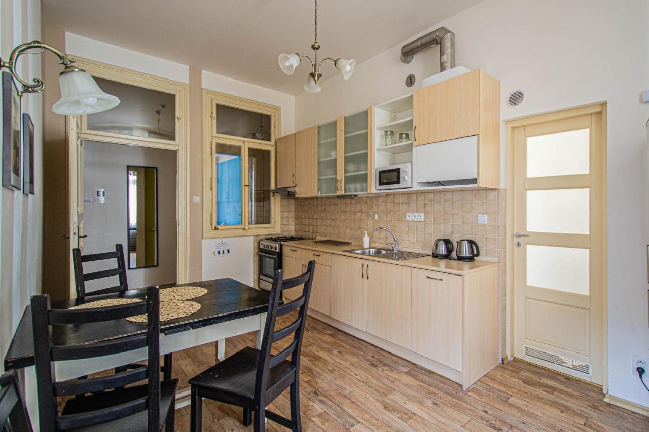 For Celebrations Spacious 3Bdr Apartment With Balcony ปราก ภายนอก รูปภาพ